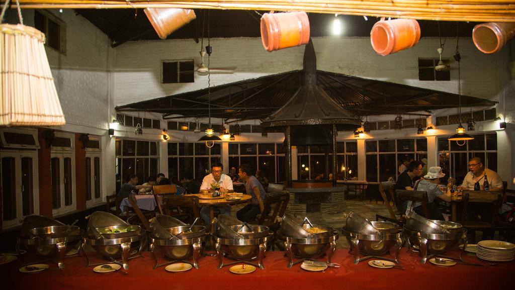 Chitwan Adventure Resort Sauraha Kültér fotó