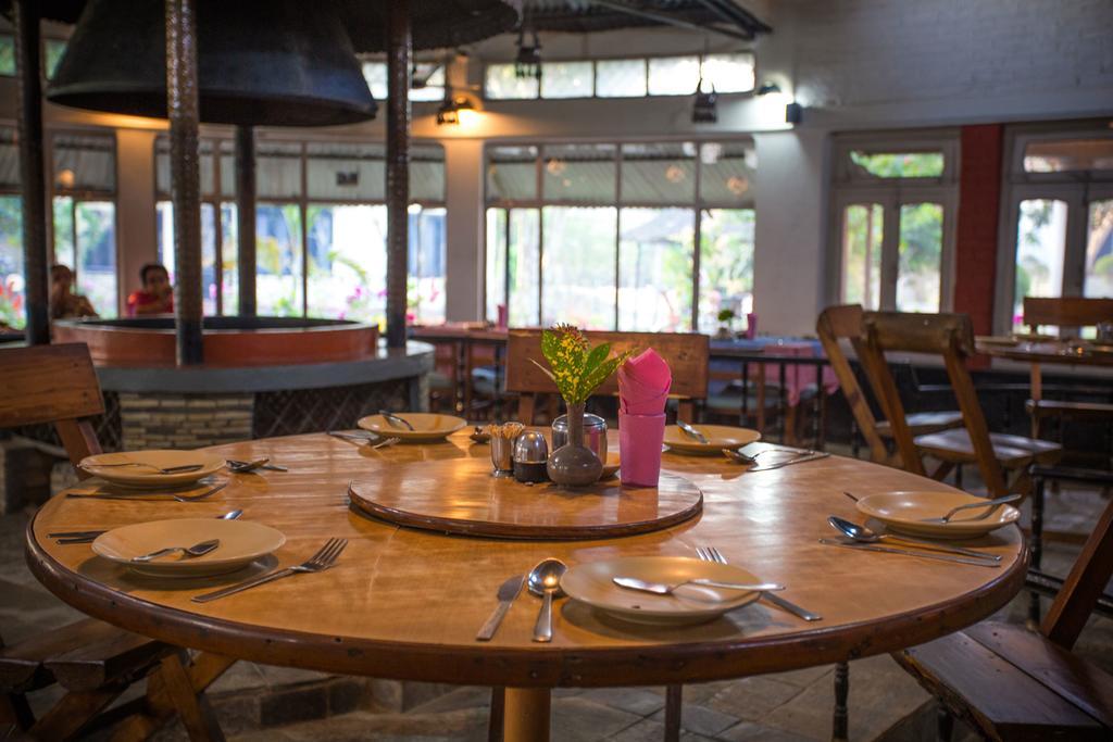 Chitwan Adventure Resort Sauraha Kültér fotó