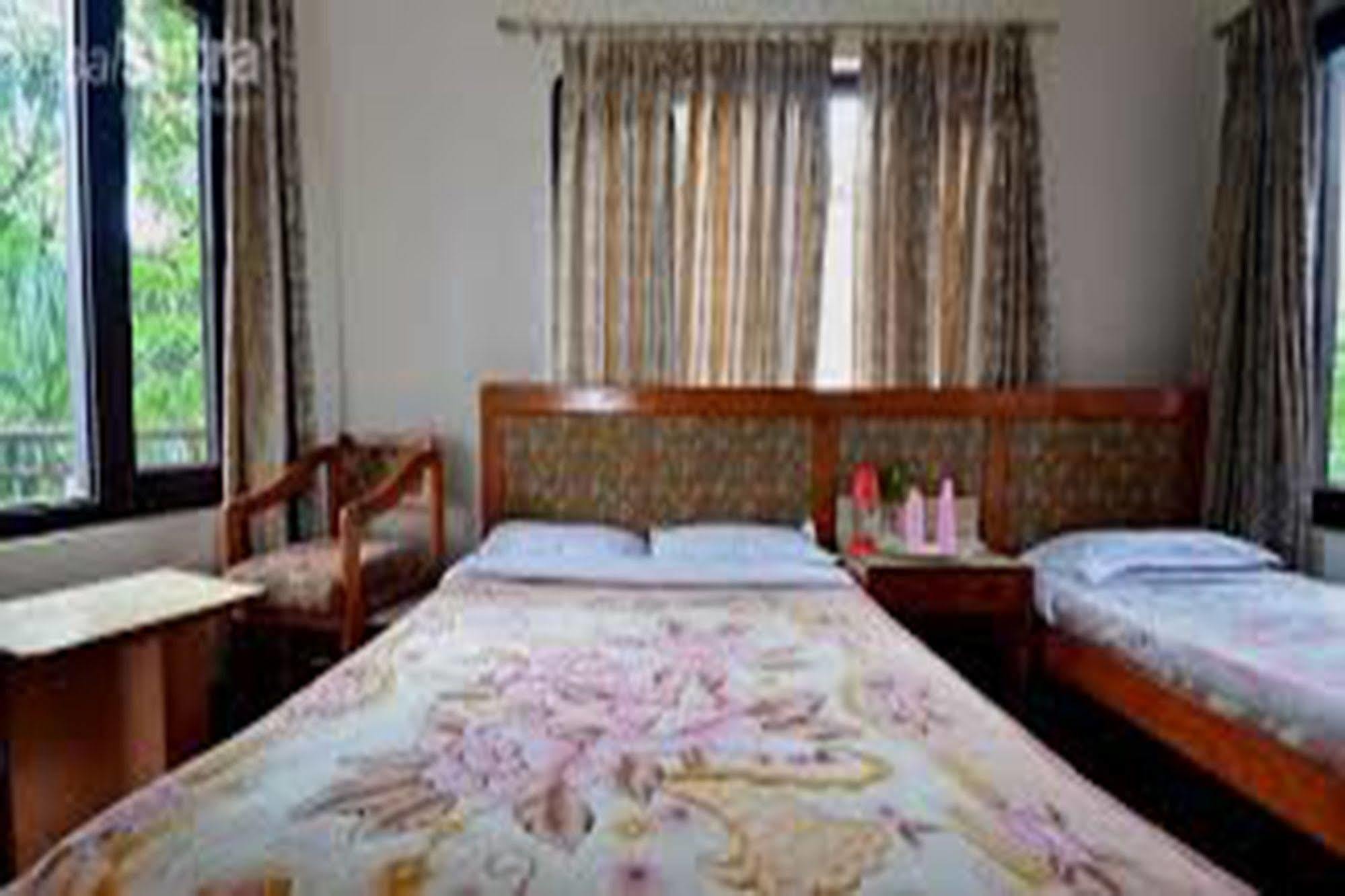 Chitwan Adventure Resort Sauraha Kültér fotó