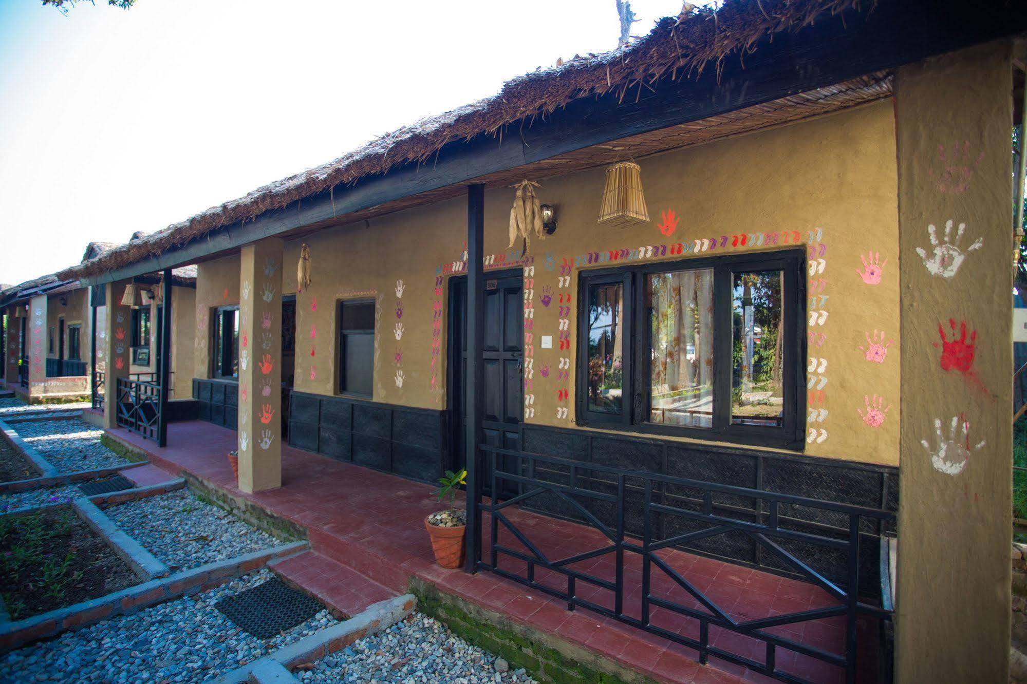 Chitwan Adventure Resort Sauraha Kültér fotó