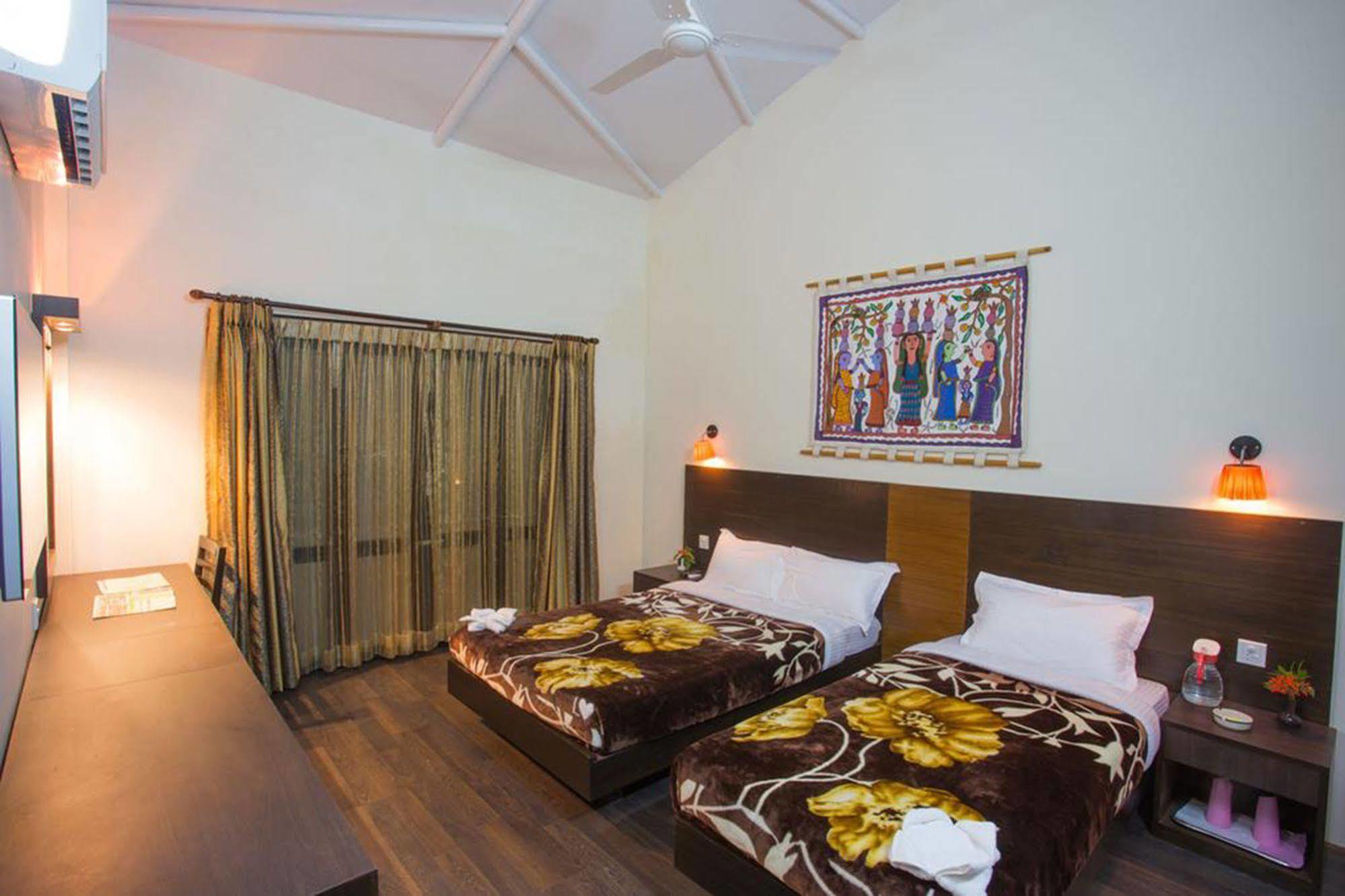 Chitwan Adventure Resort Sauraha Kültér fotó