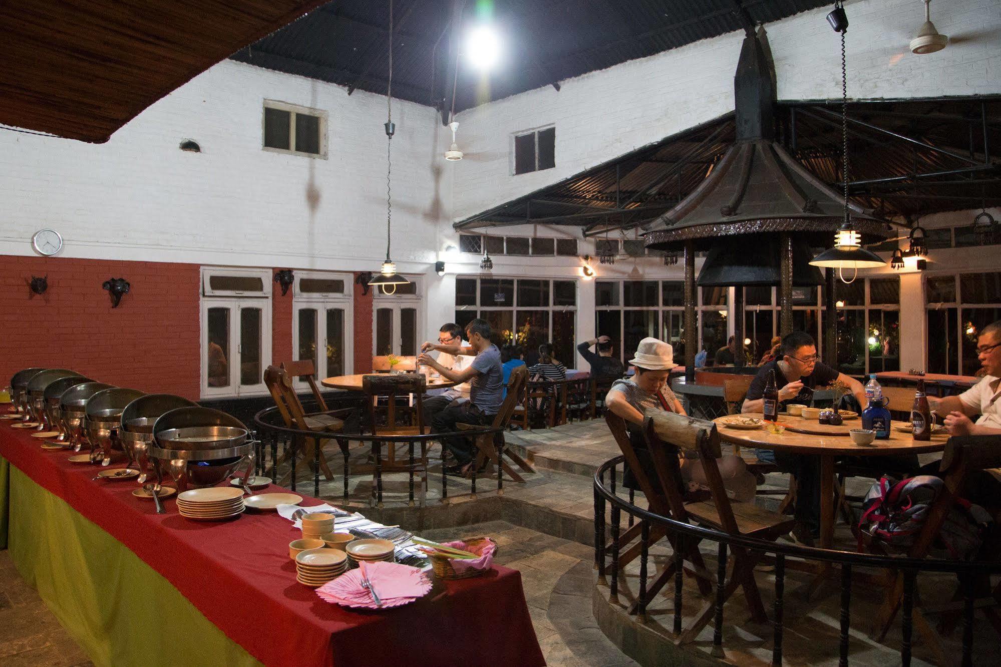 Chitwan Adventure Resort Sauraha Kültér fotó
